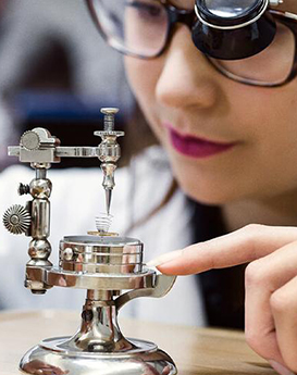 温妮·珍尼丝-西海岸新区积家维修服务中心制表师