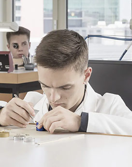 凯罗尔·切尔西-仓山区积家维修服务中心制表师