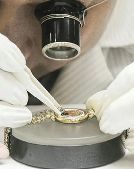 波菲里奥·琼斯-晋安区积家维修服务中心制表师